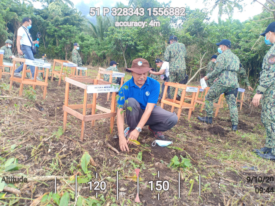 Sta. Cruz CENR Officer Victor Mercado noong tree planting activity